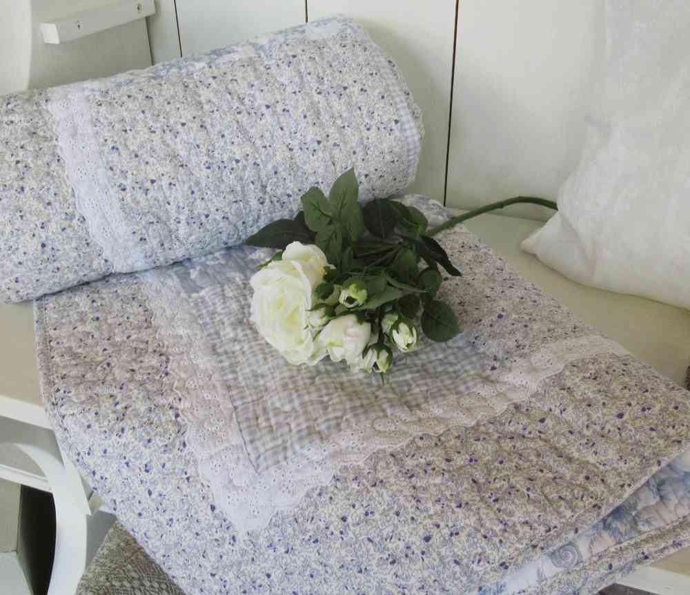 Quilt Decke Plaid mit blauem COTTAGE - BLUE Blumenmuster