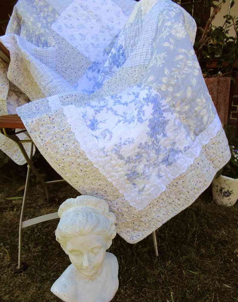 Quilt Decke Blumenmuster BLUE COTTAGE blauem Plaid mit 